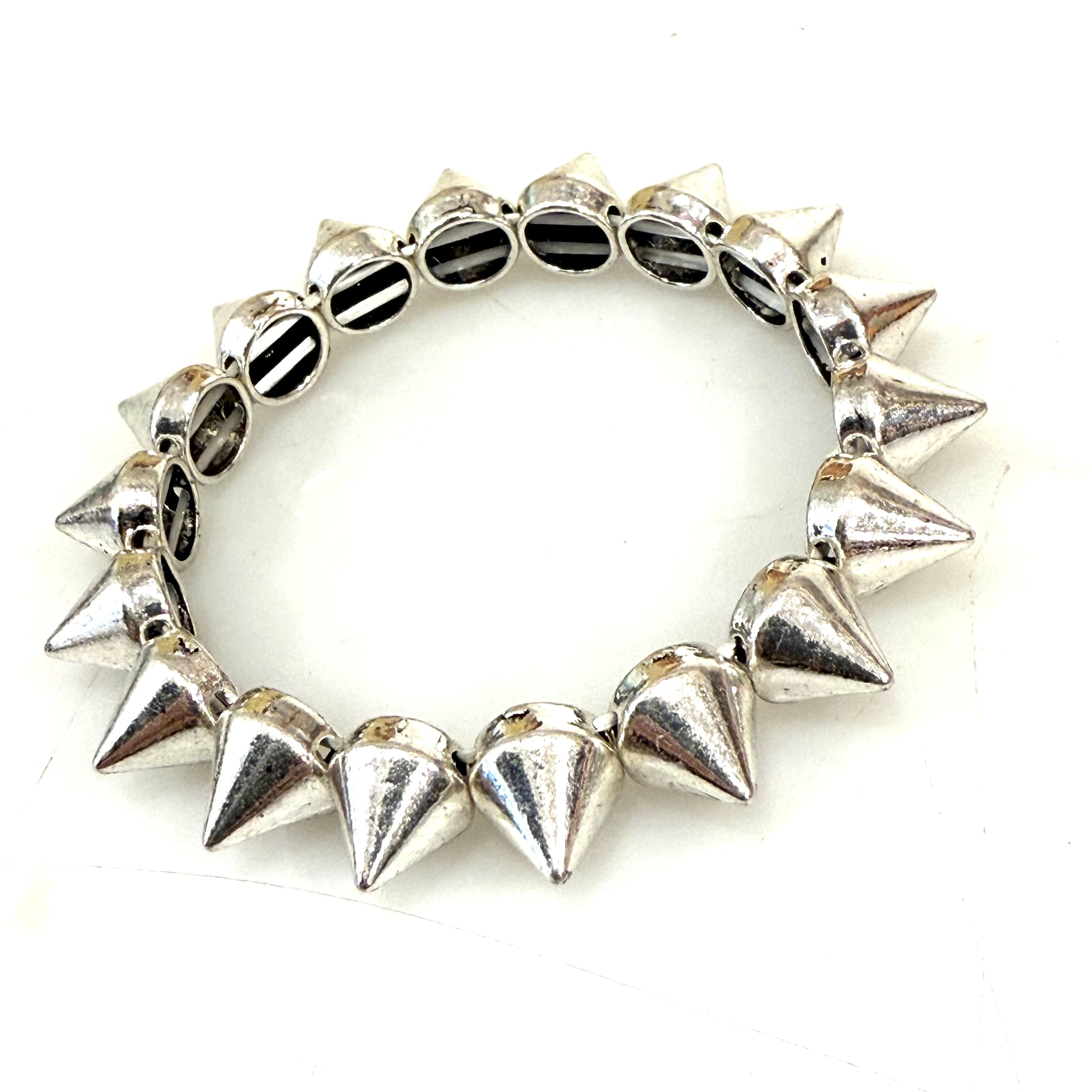 Silver Spike Necklace For Snail