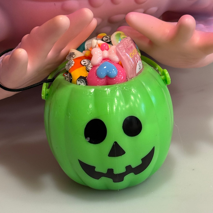 Green Deluxe Pumpkin Candy Bucket